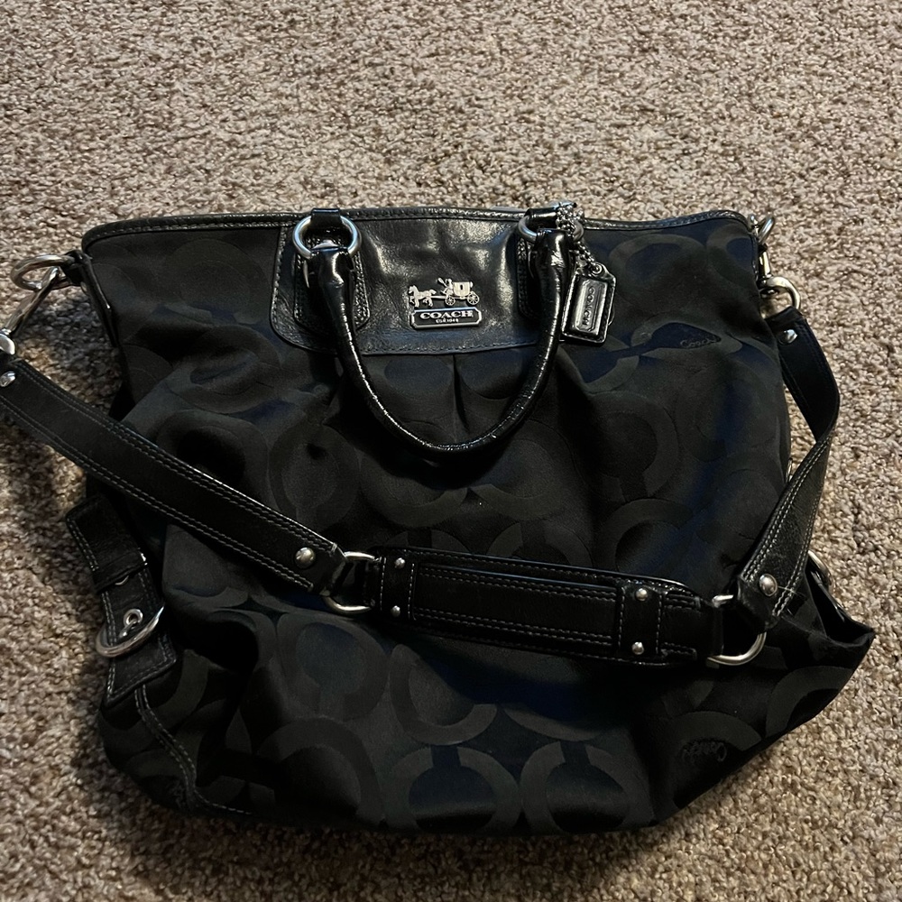 Black coach purse in excellent used condition